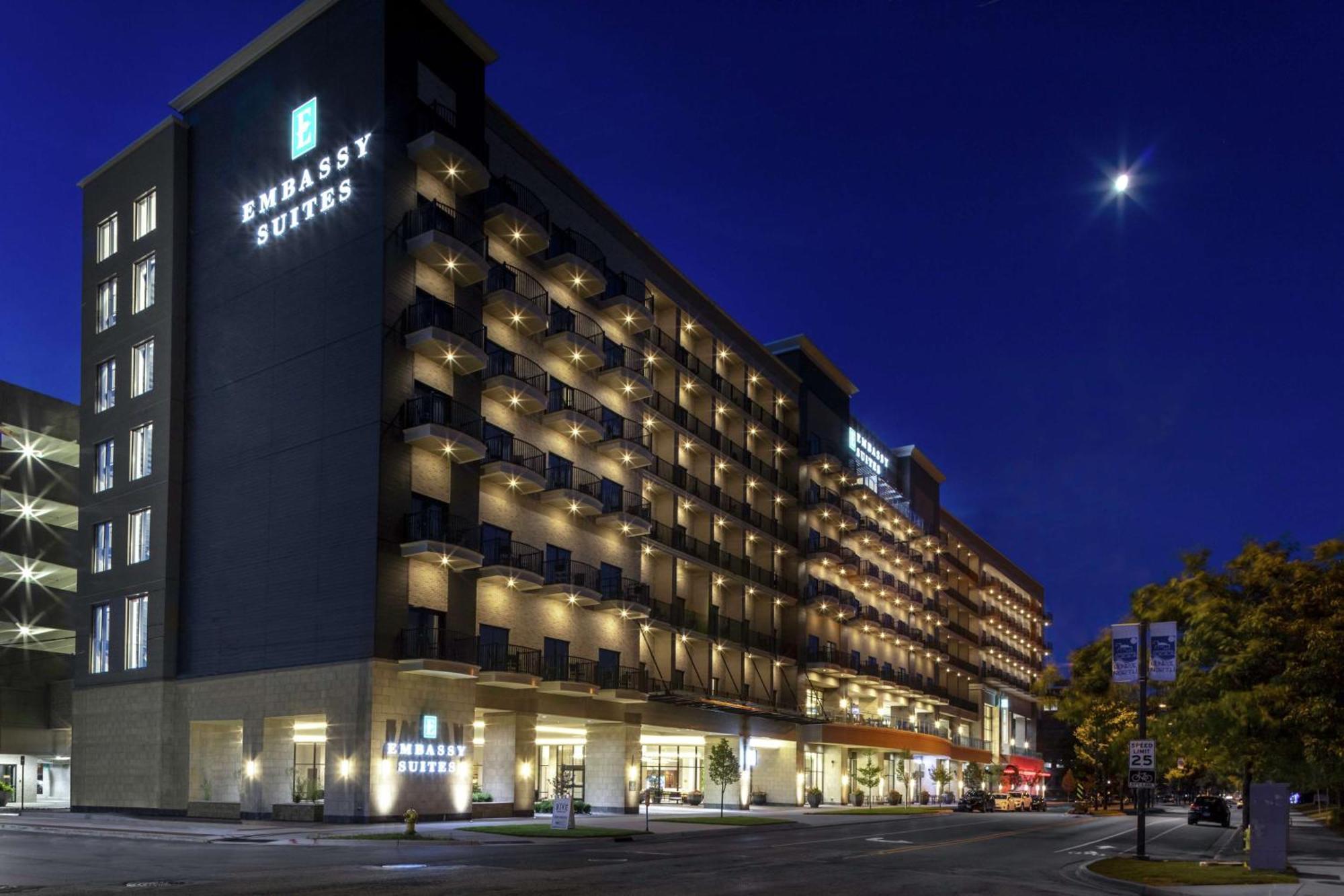 Embassy Suites By Hilton Grand Rapids Downtown מראה חיצוני תמונה